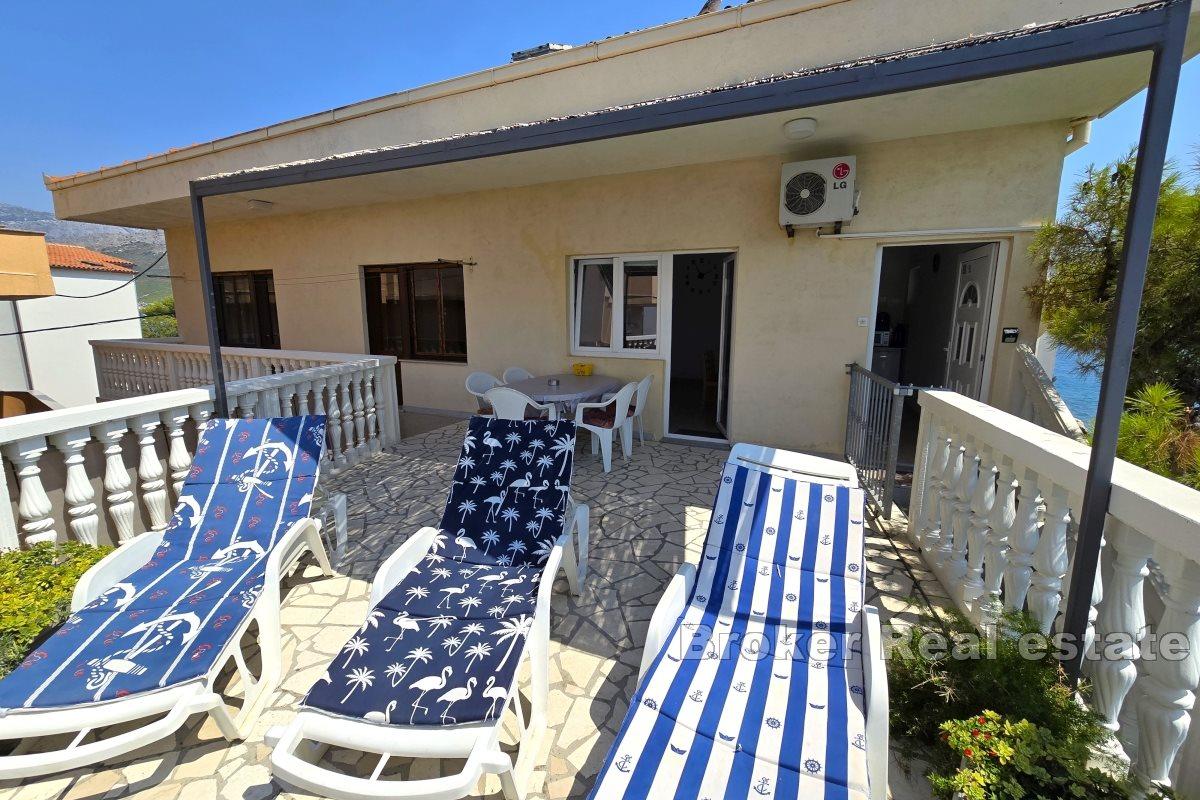 Tomannsbolig i første rad til sjøen