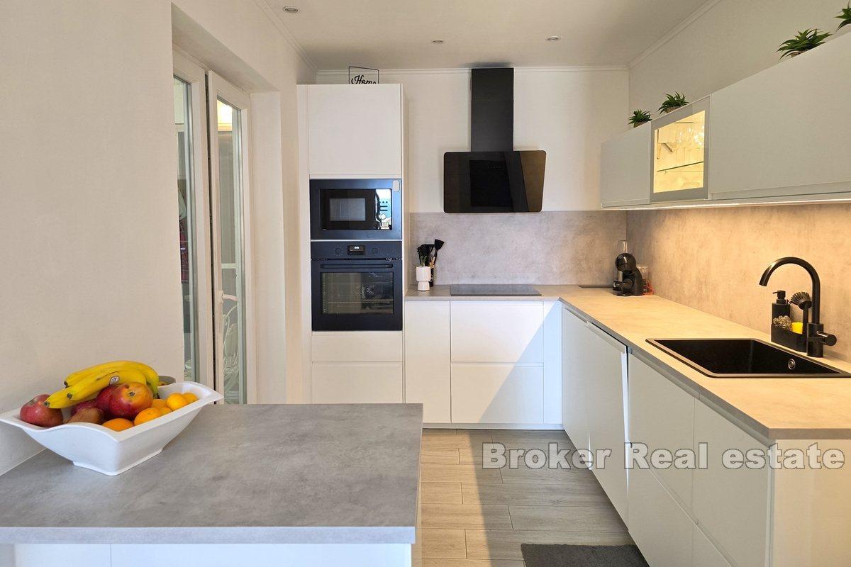 Apartmenthaus in zweiter Reihe zum Meer