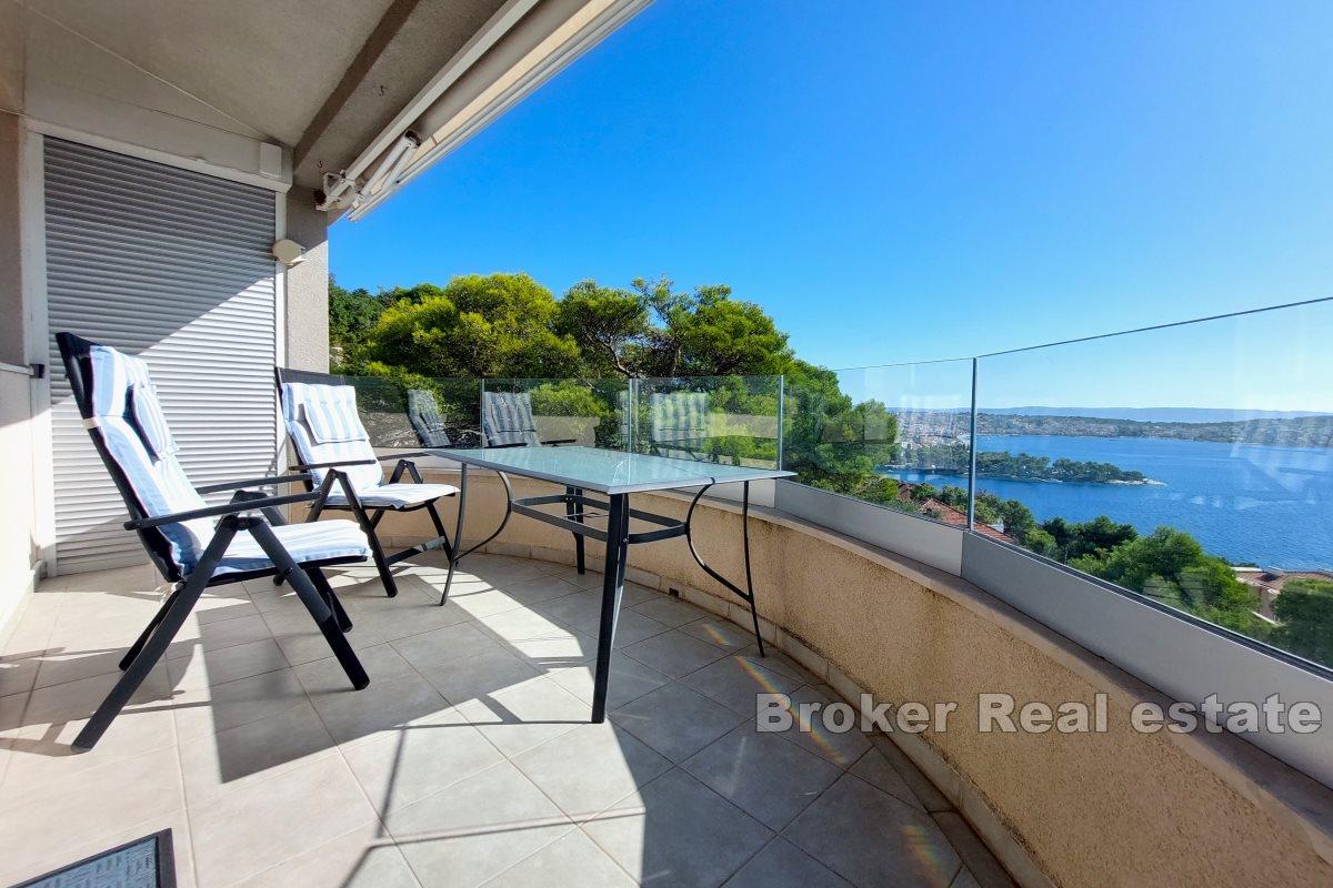Penthouse with sea view