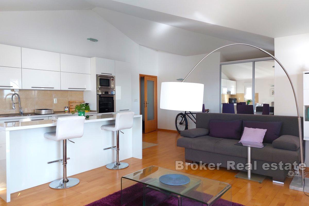 Penthouse with sea view