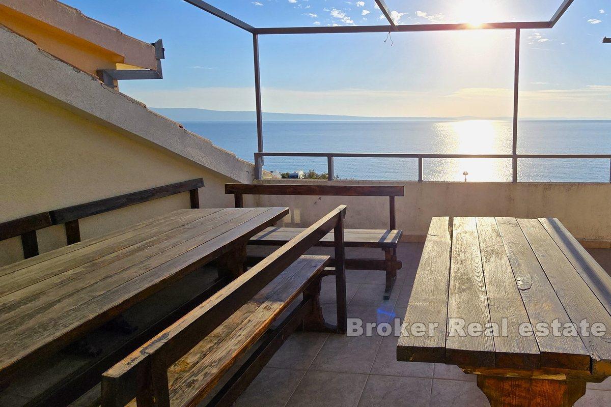 Property in the first row to the sea