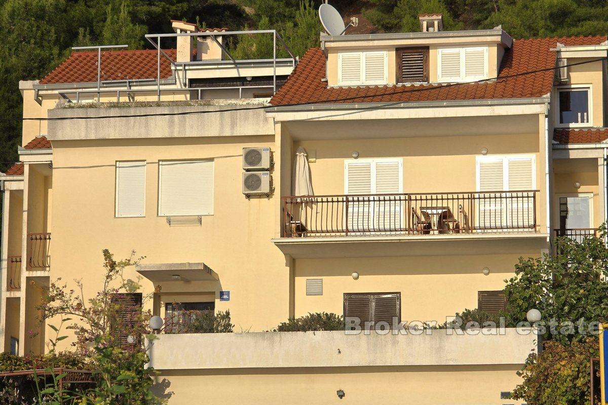 Property in the first row to the sea