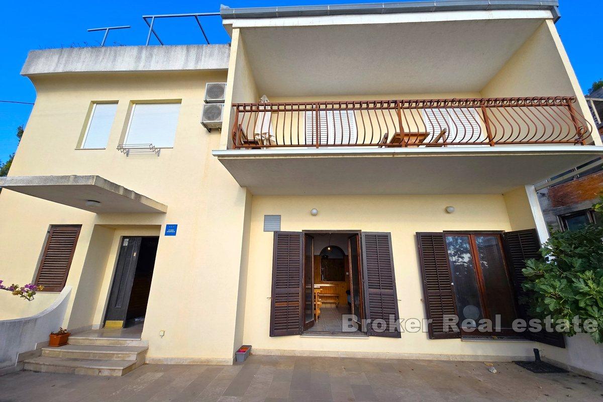 Property in the first row to the sea