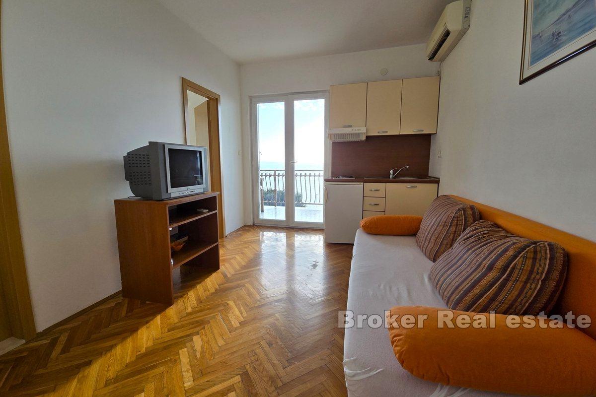 Property in the first row to the sea