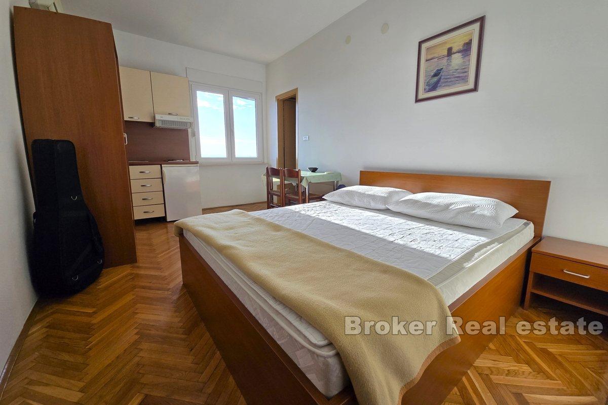 Property in the first row to the sea