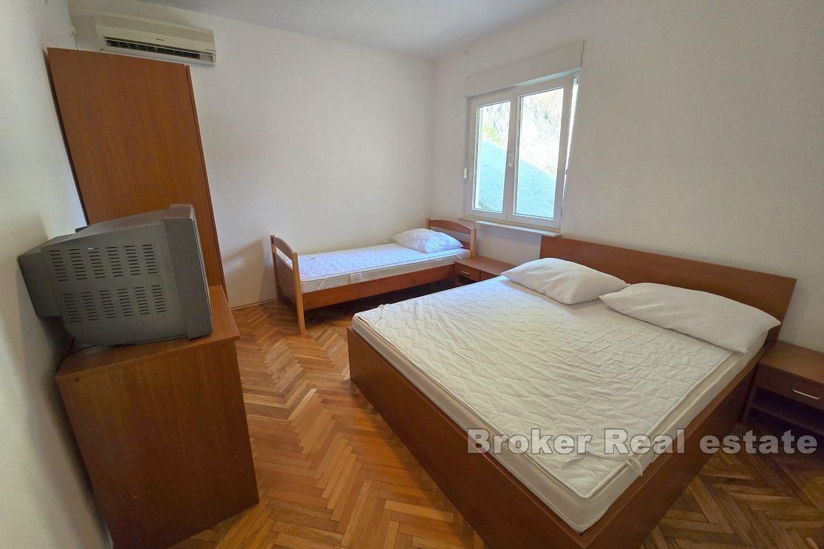 Property in the first row to the sea