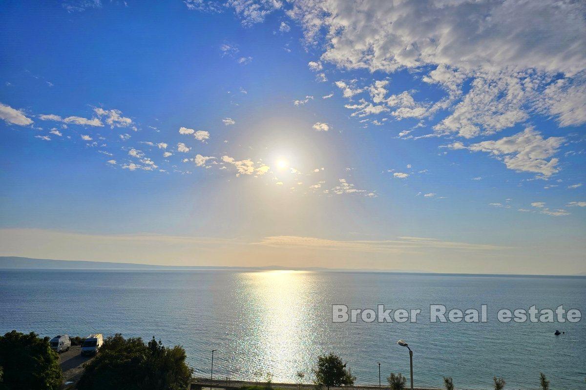 Недвижимость в первом ряду от моря