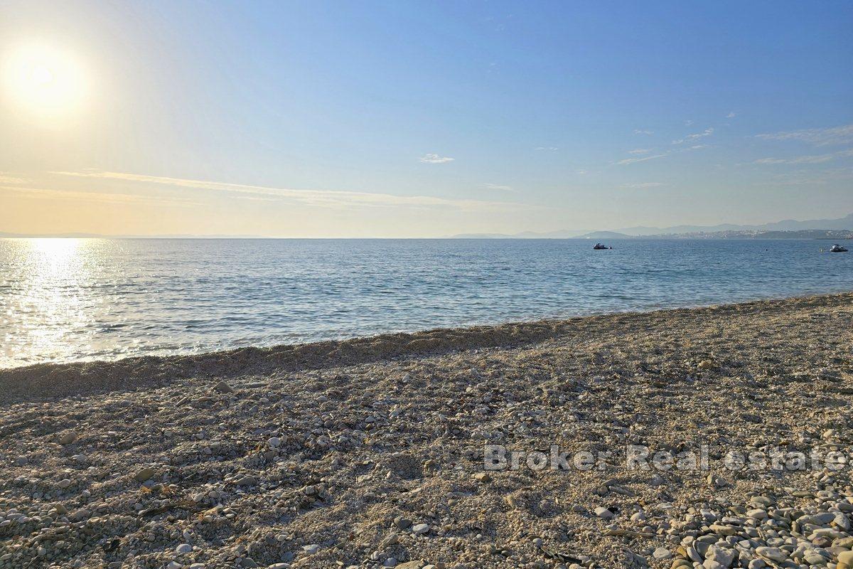 Недвижимость в первом ряду от моря