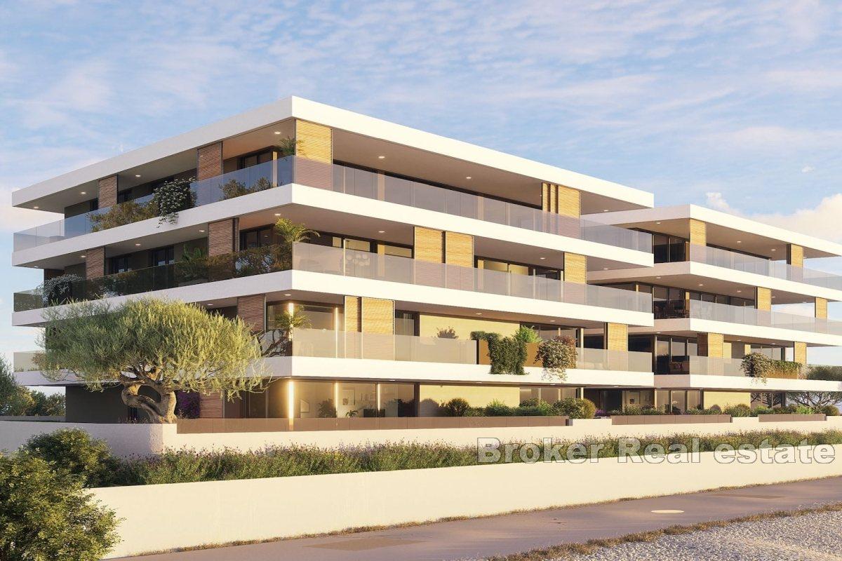 Luxury apartments in the first row to the sea