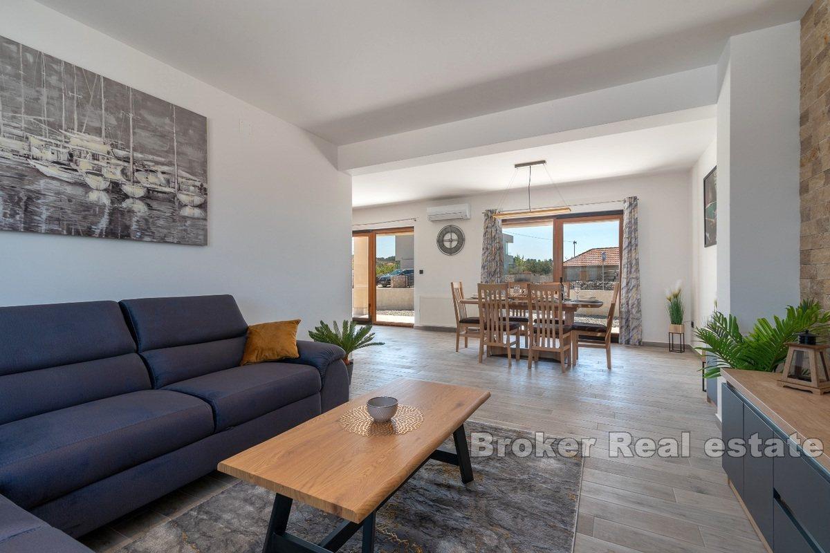 Maison avec piscine et vue sur la mer