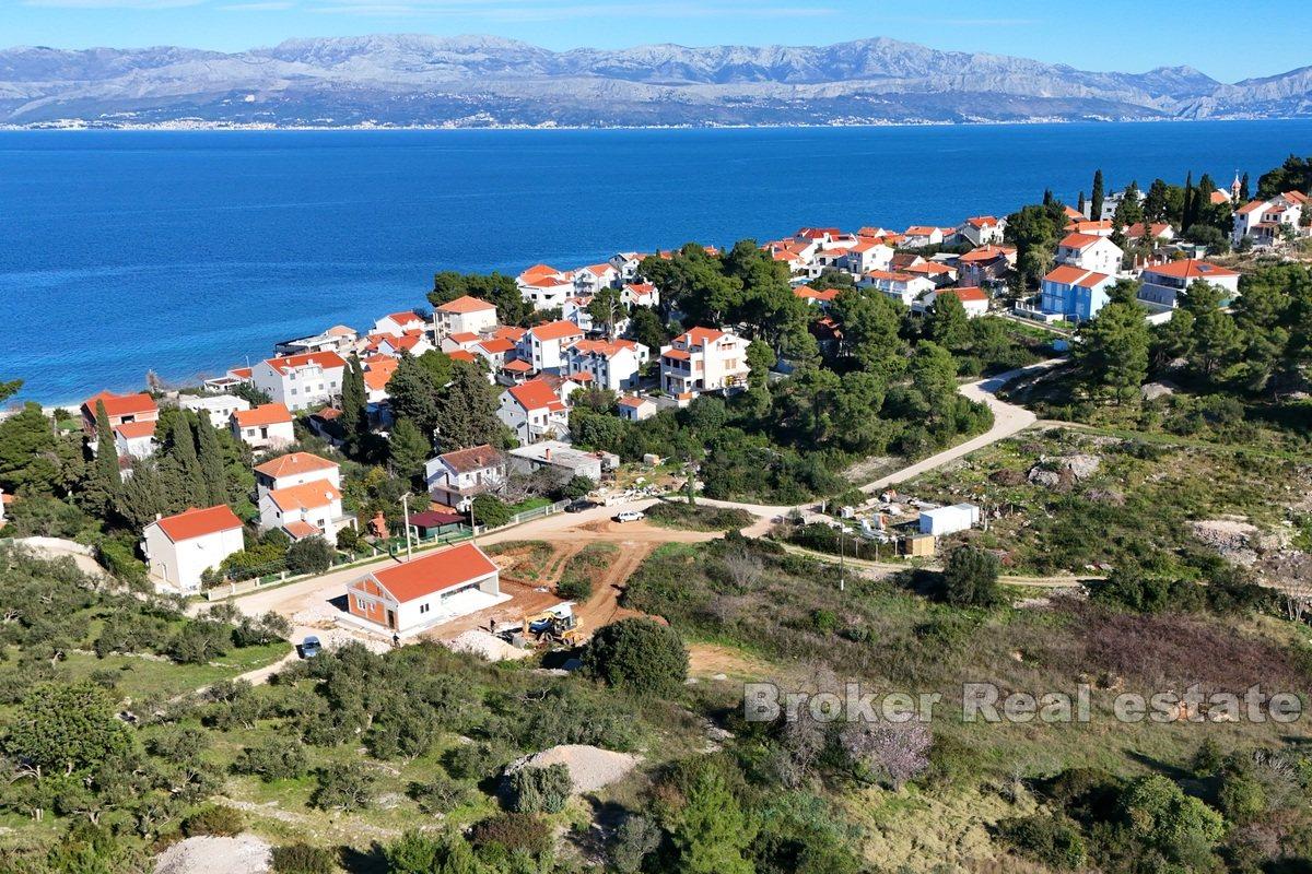 Building plot in a quiet location near the sea