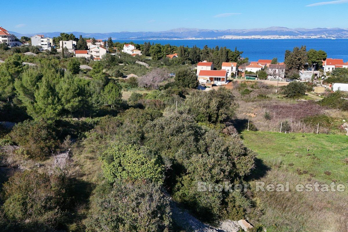 Building plot in a quiet location near the sea