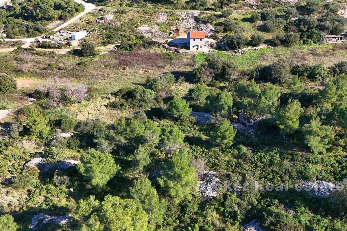 Building plot in a quiet location near the sea