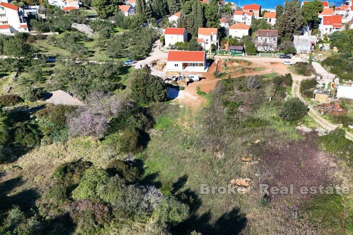 Building plot in a quiet location near the sea