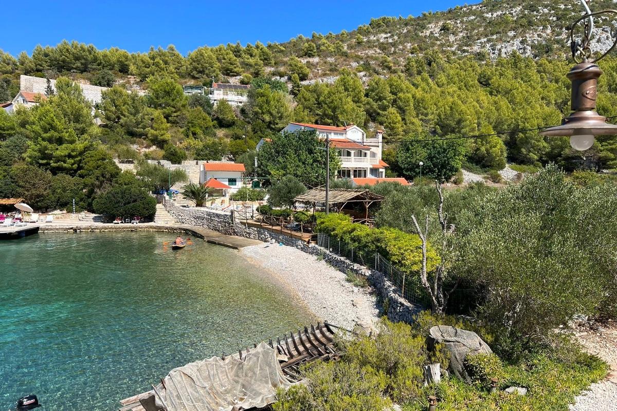 Velký pozemek s výhledem na moře