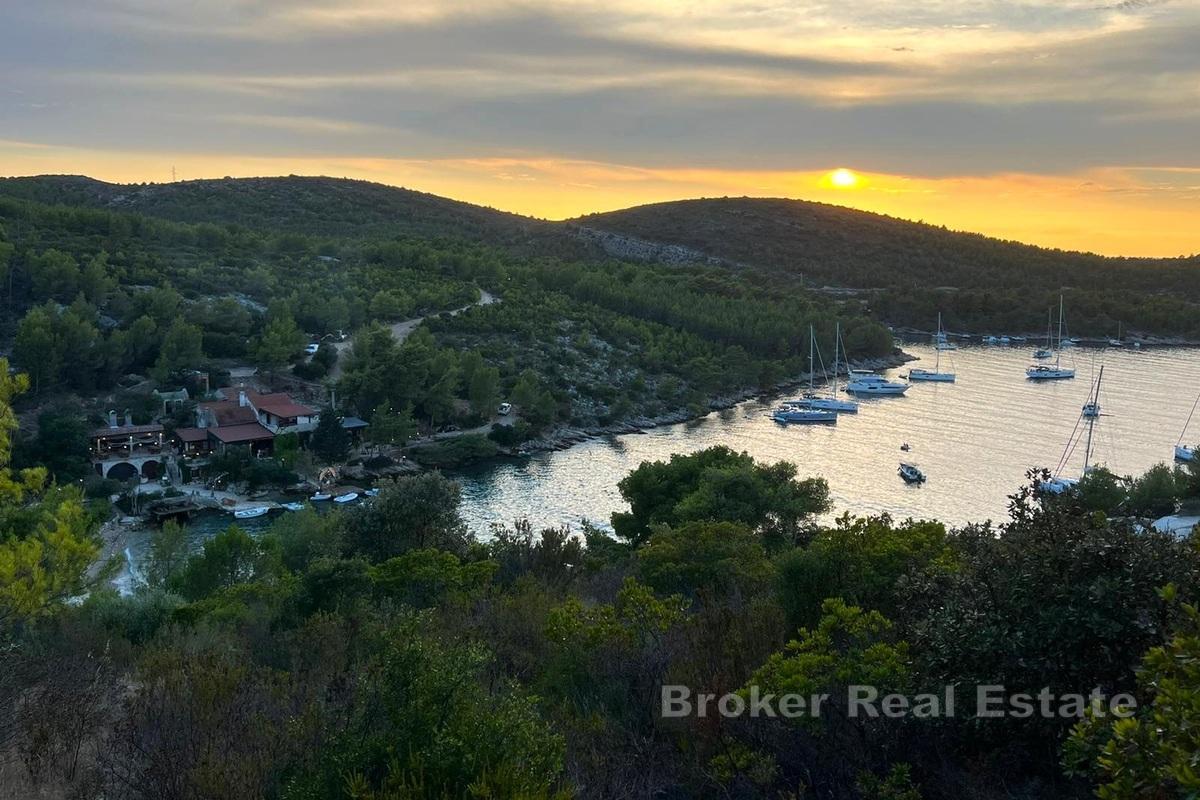 Большой участок с видом на море
