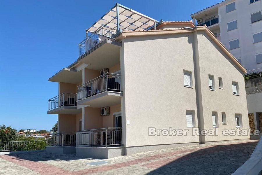 Apartment house with sea view