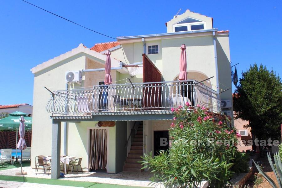 Apartmanska kuća s pogledom na more