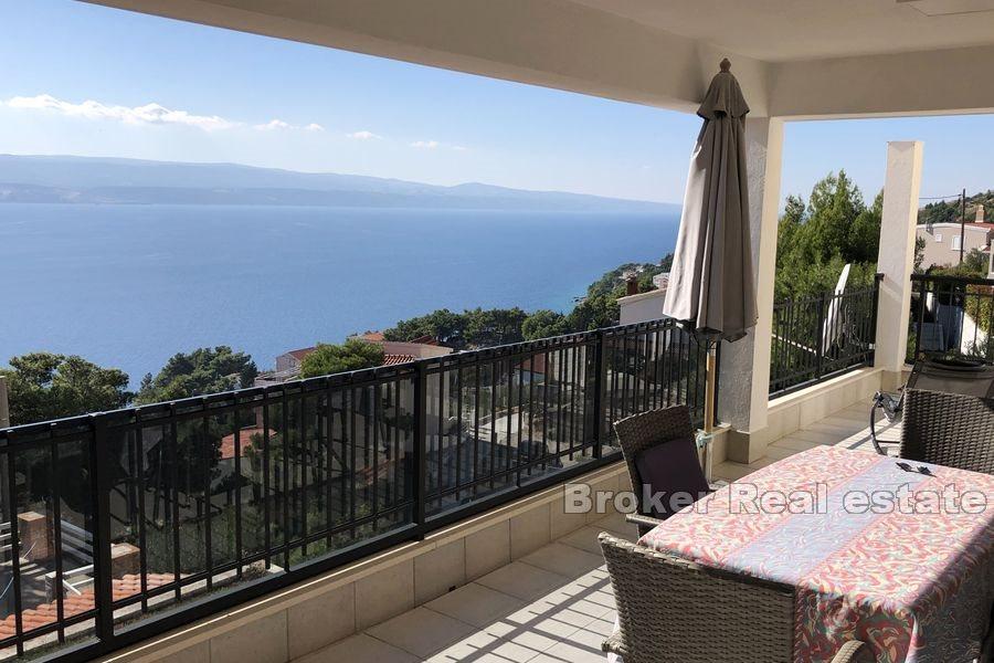 Novouređeni apartman s pogledom na more