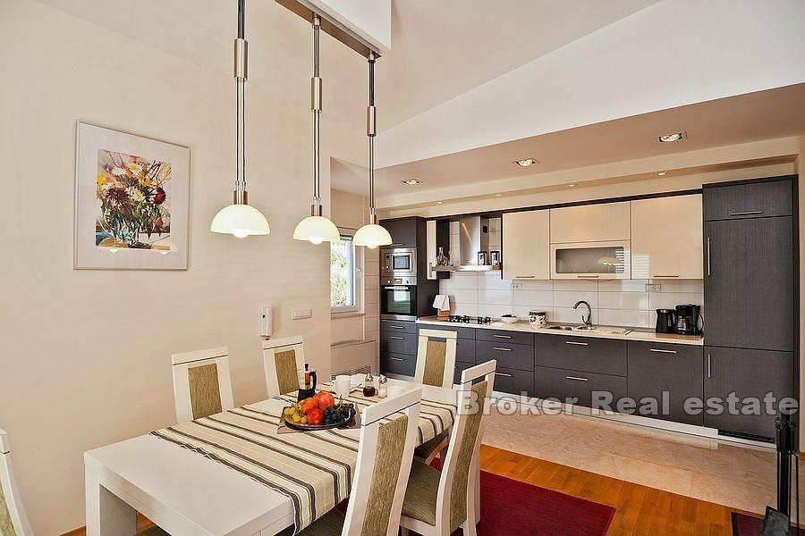 Maison avec piscine et vue mer