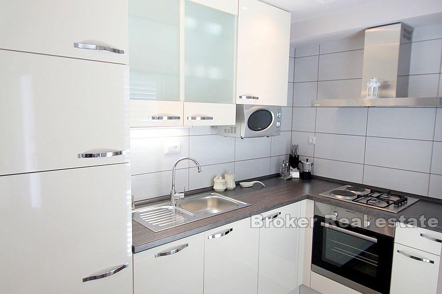 Kuća s bazenom i pogledom na more