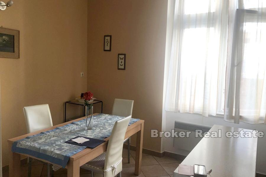 Appartement de deux chambres dans le centre