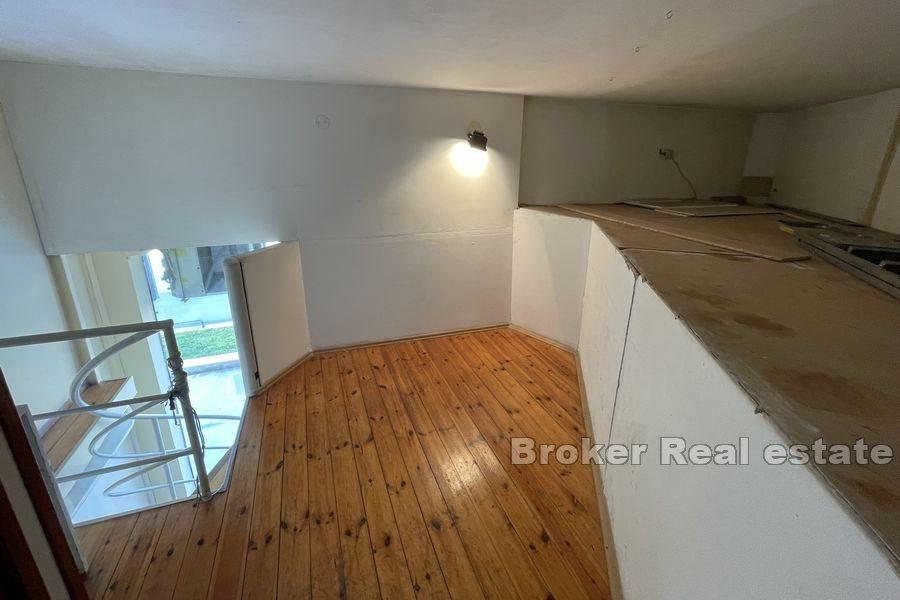 Espace commercial le long de la route