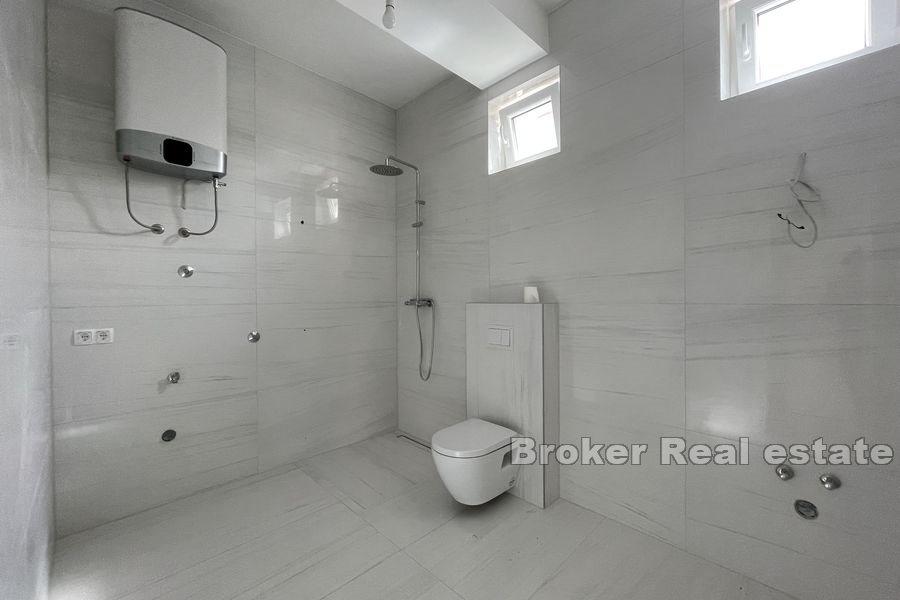 Wohnung mit drei Schlafzimmern in einem Neubau