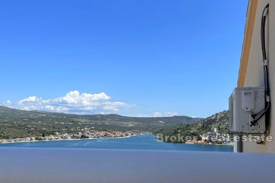 Apartment house with sea view
