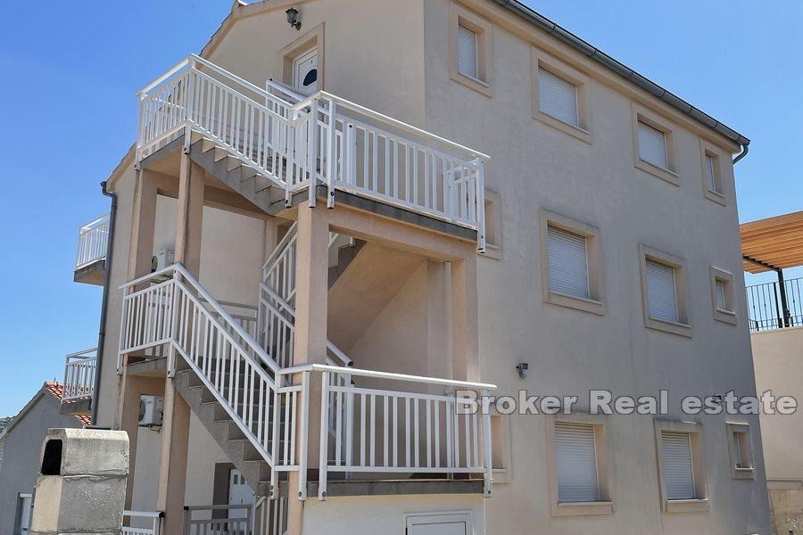 Apartment house with sea view