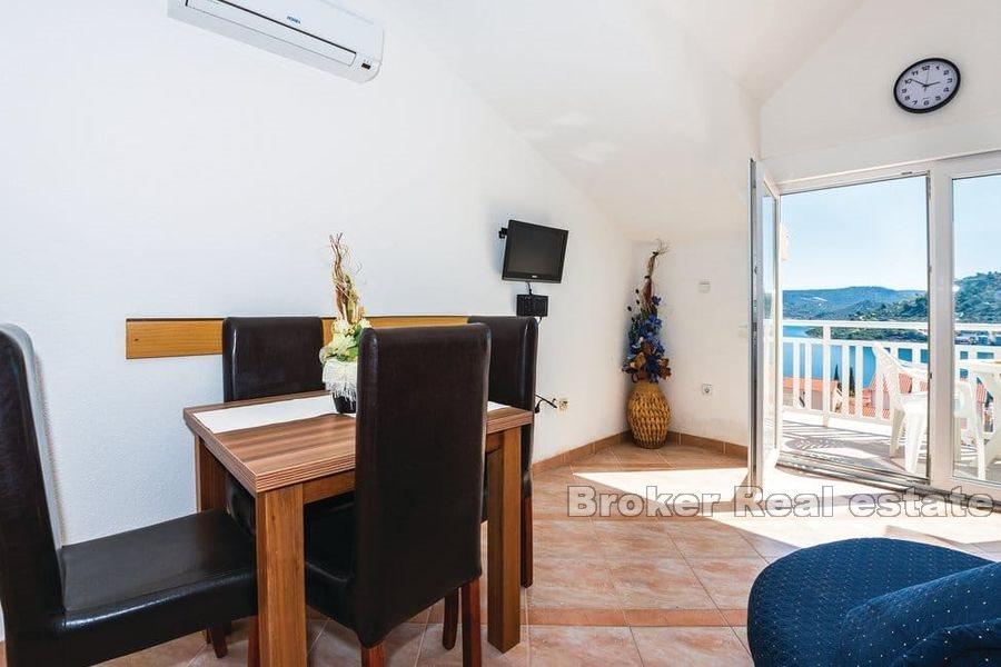 Apartment house with sea view