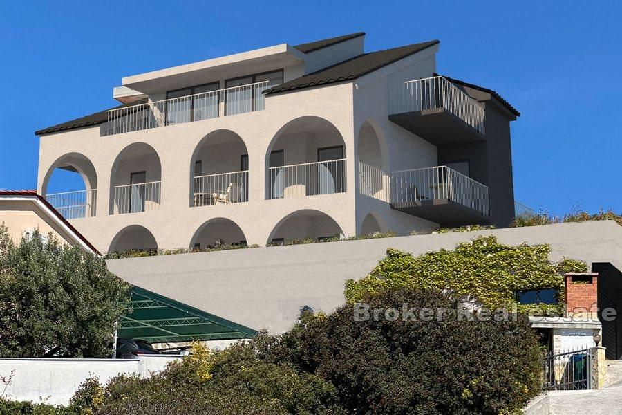 Detached house with sea view