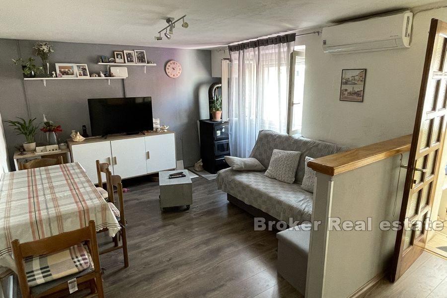 Steinhaus in der Nähe des Meeres