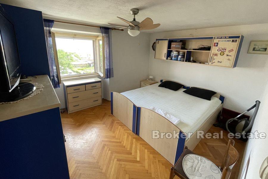 Kamienny dom blisko morza