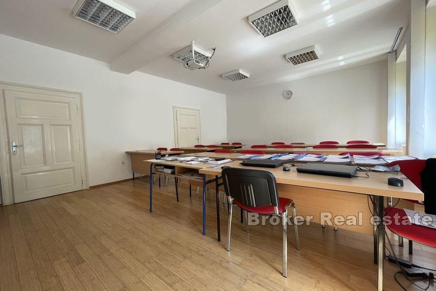 Dobri, spacious business premises