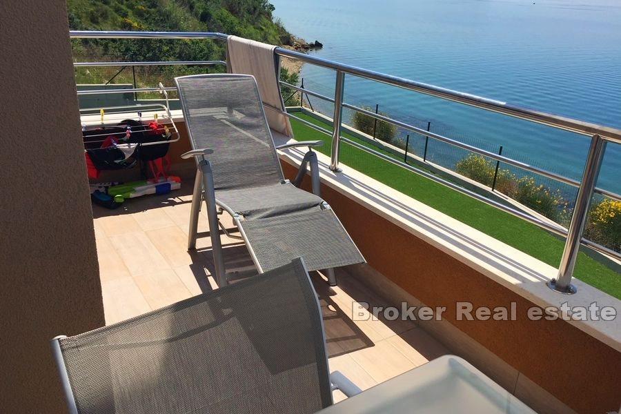 Apartment first row to the sea