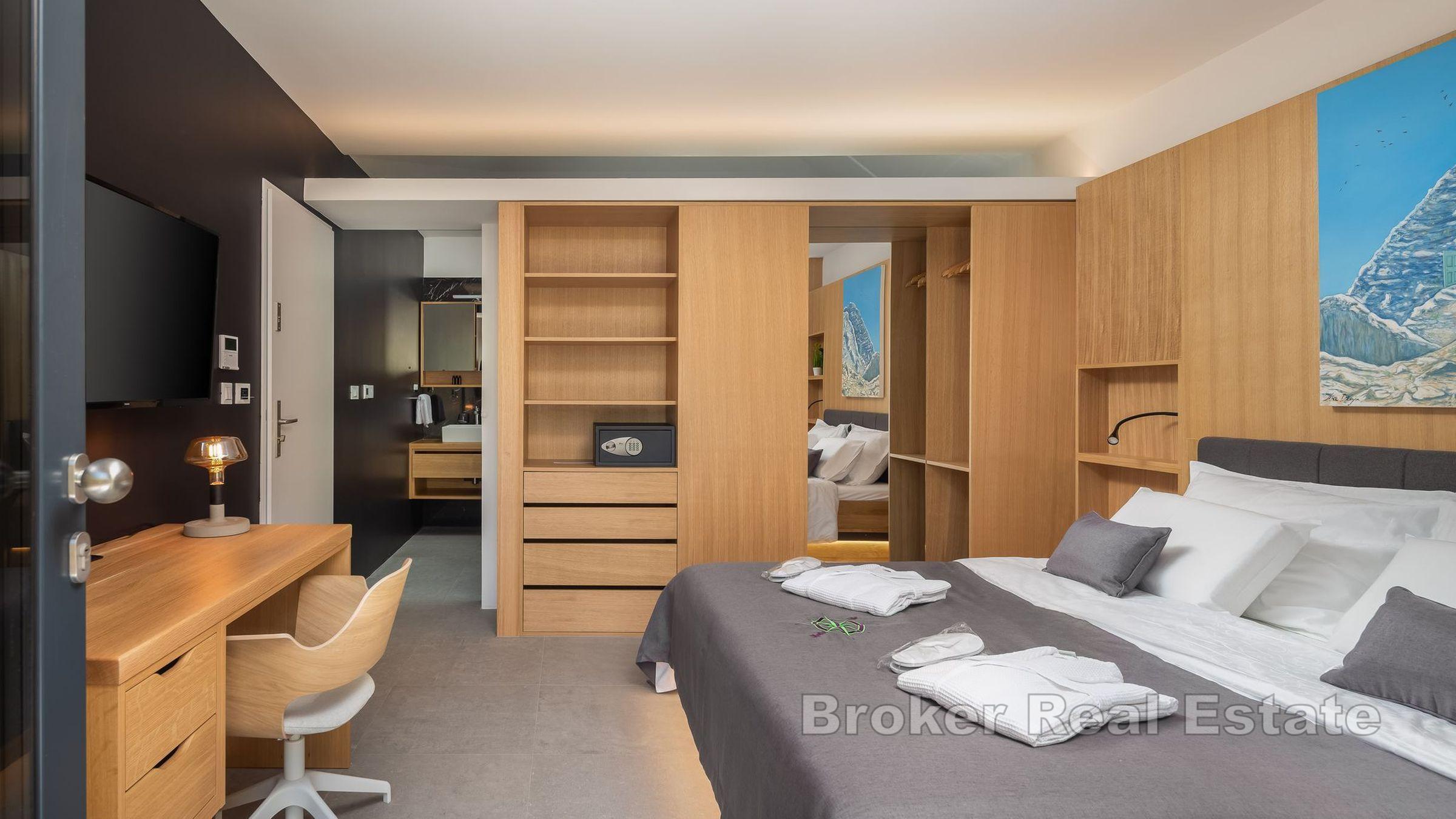 Villa con piscina e vista mare