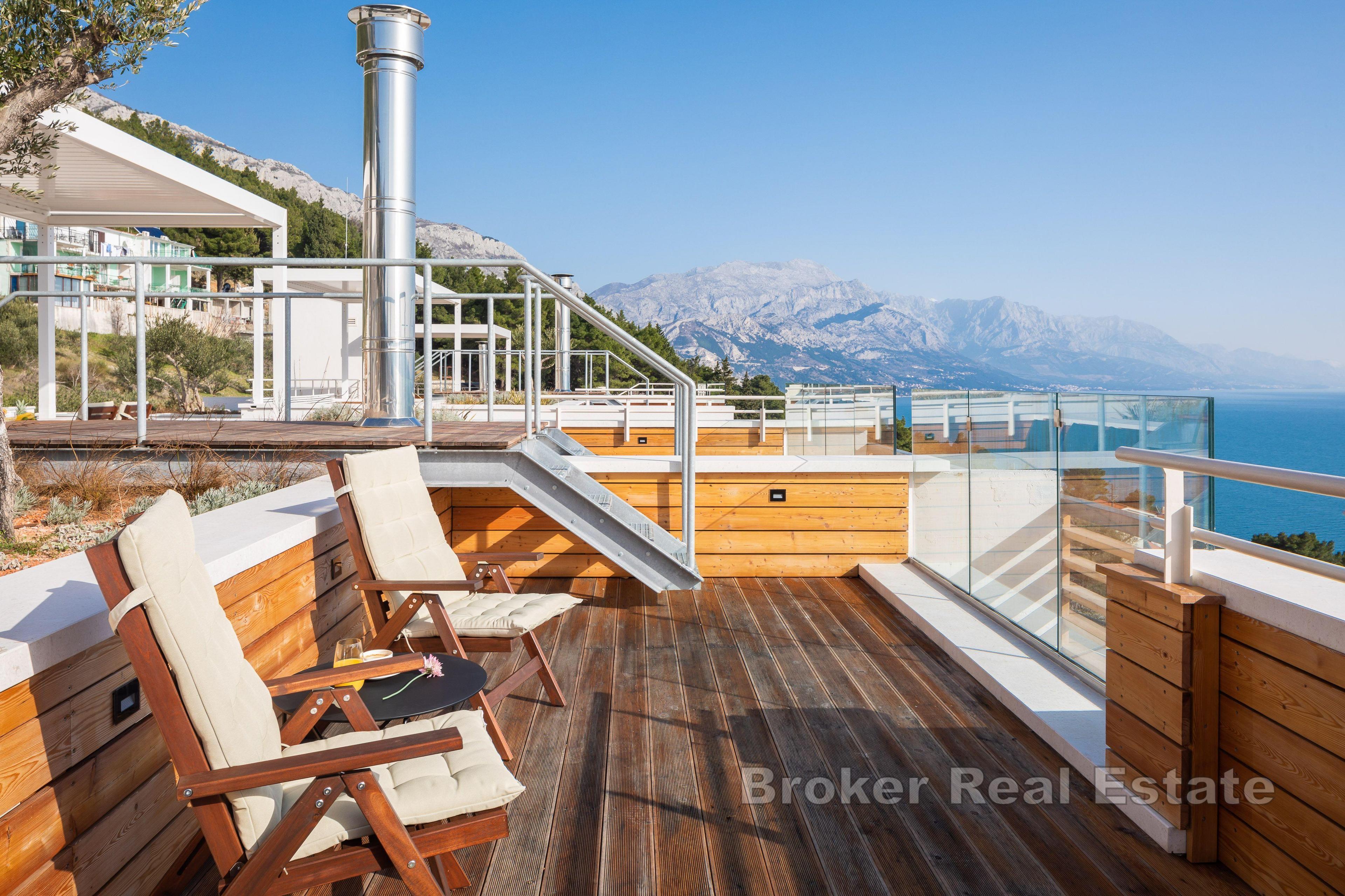 Willa z basenem i widokiem na morze