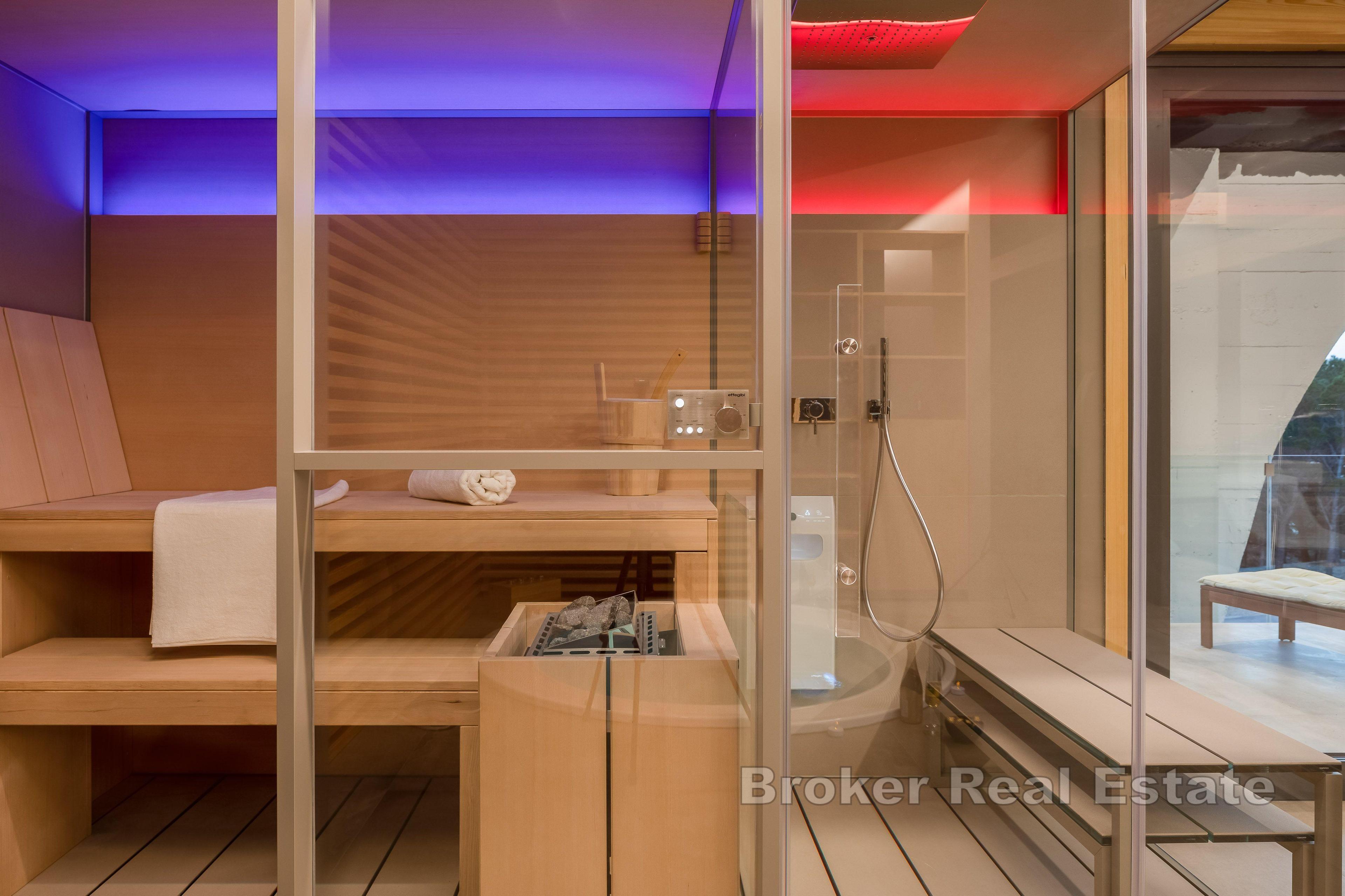 Willa z basenem i widokiem na morze