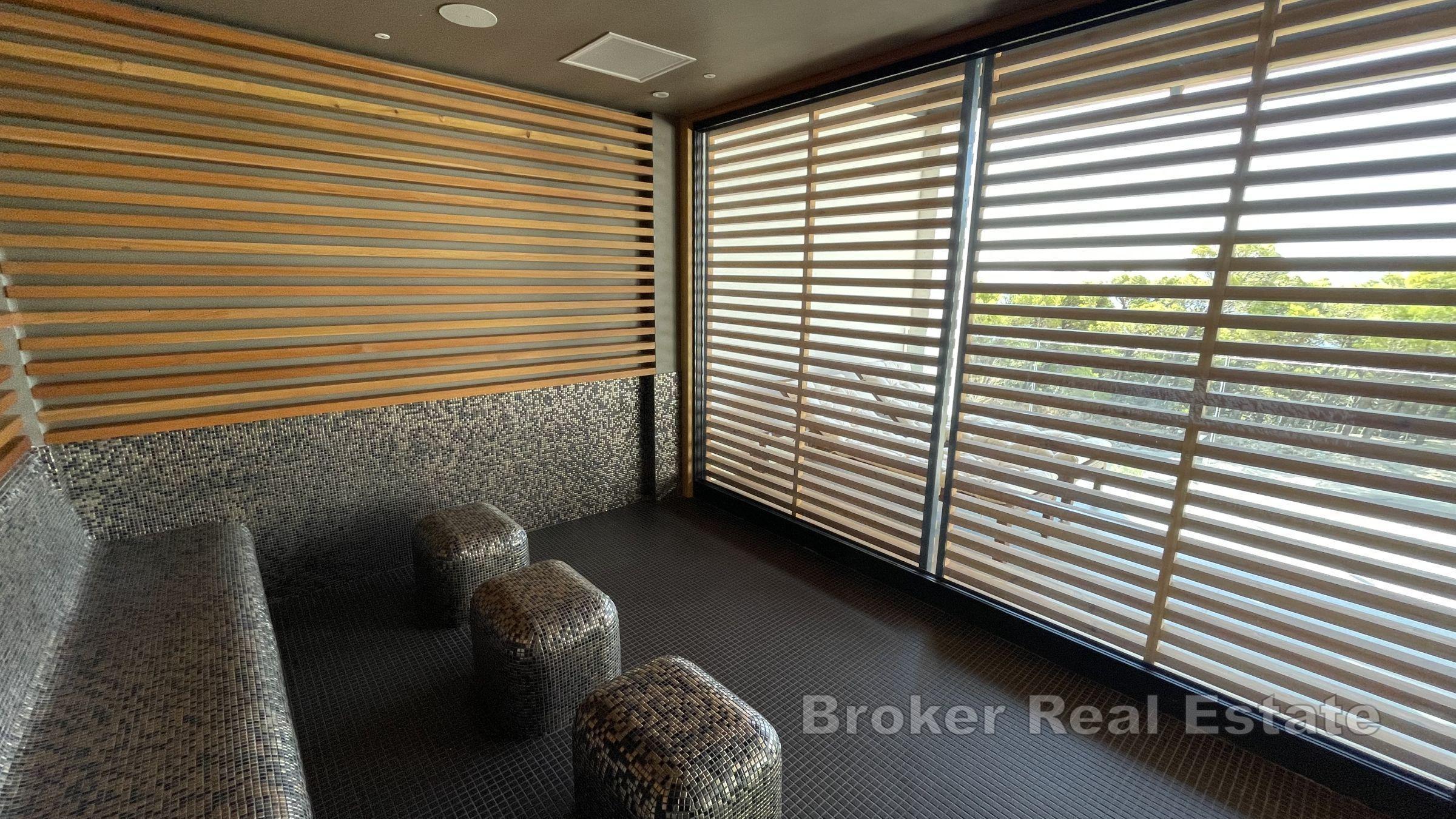 Willa z basenem i widokiem na morze