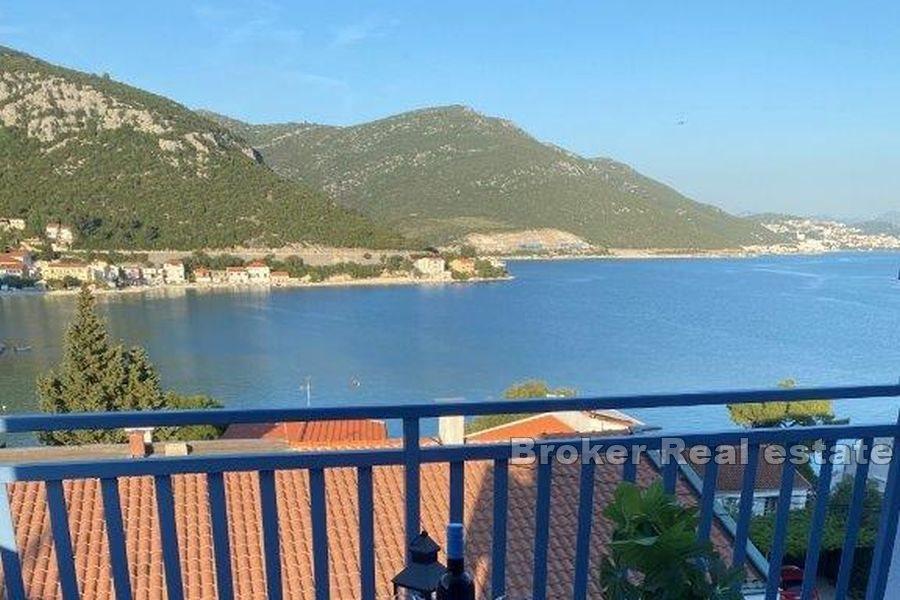 Haus mit Pool und Meerblick