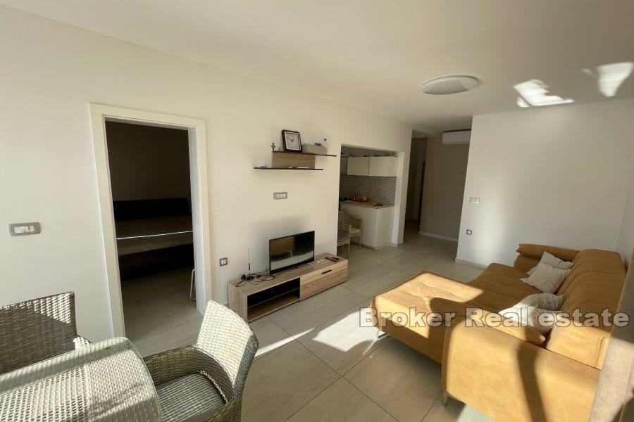 Two-room apartment in the first row to the sea