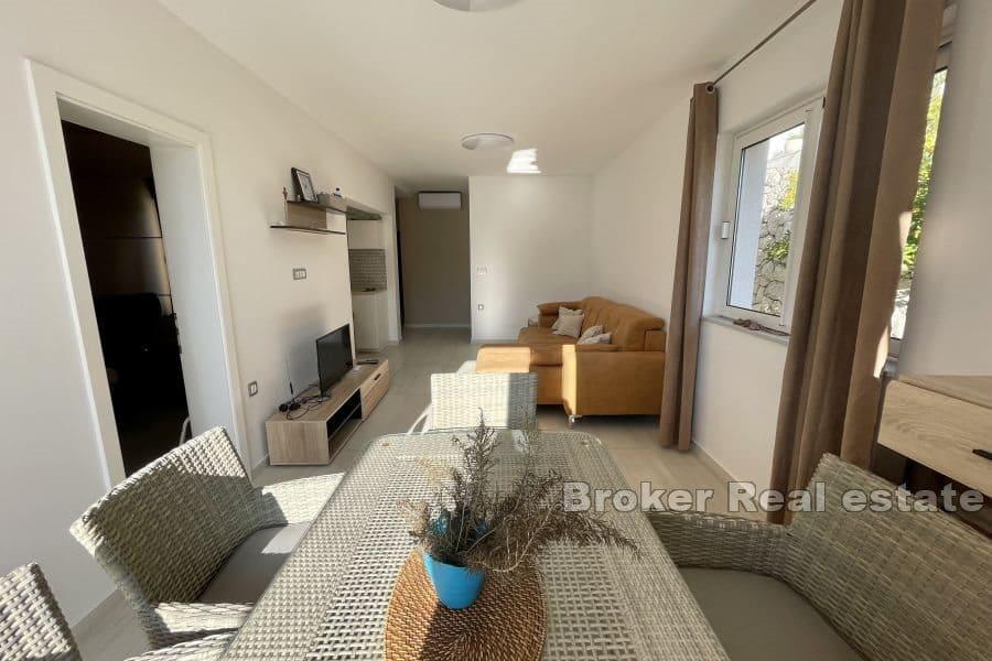 Two-room apartment in the first row to the sea