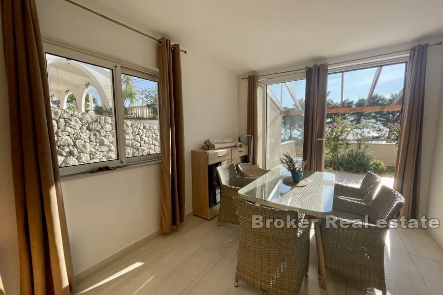 Two-room apartment in the first row to the sea