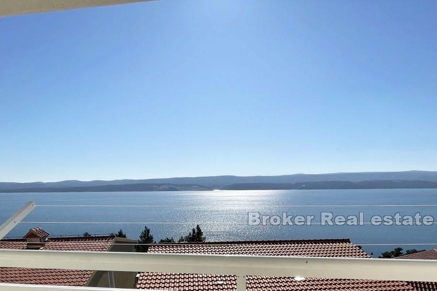 Apartment house with sea view