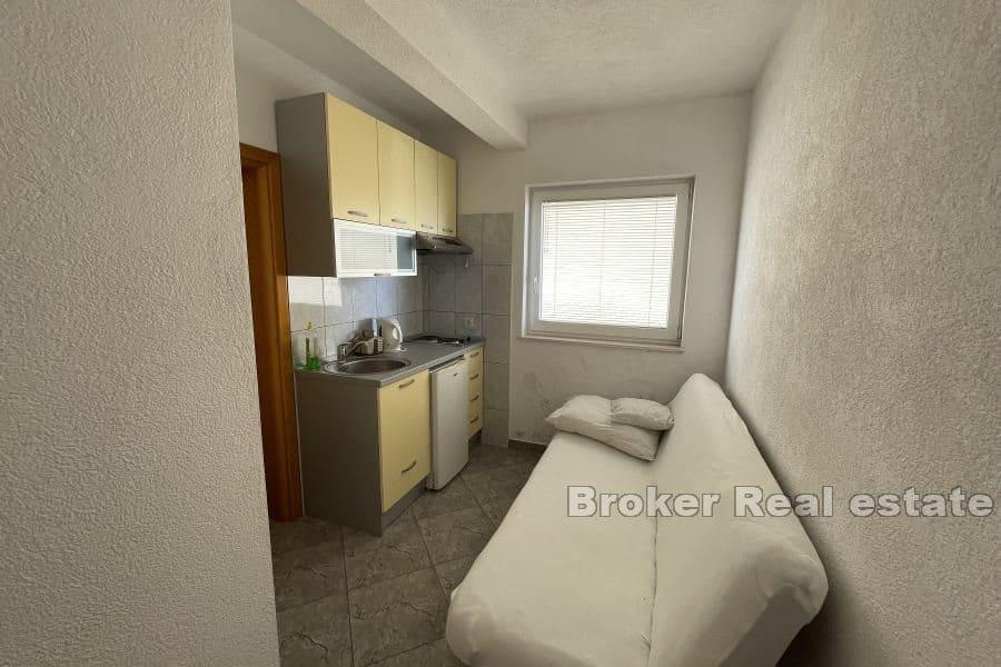 Dom z apartamentami z widokiem na morze