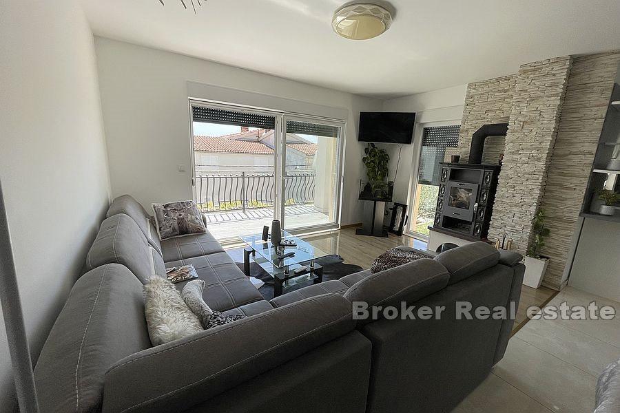 Apartmanska kuća s pogledom na more