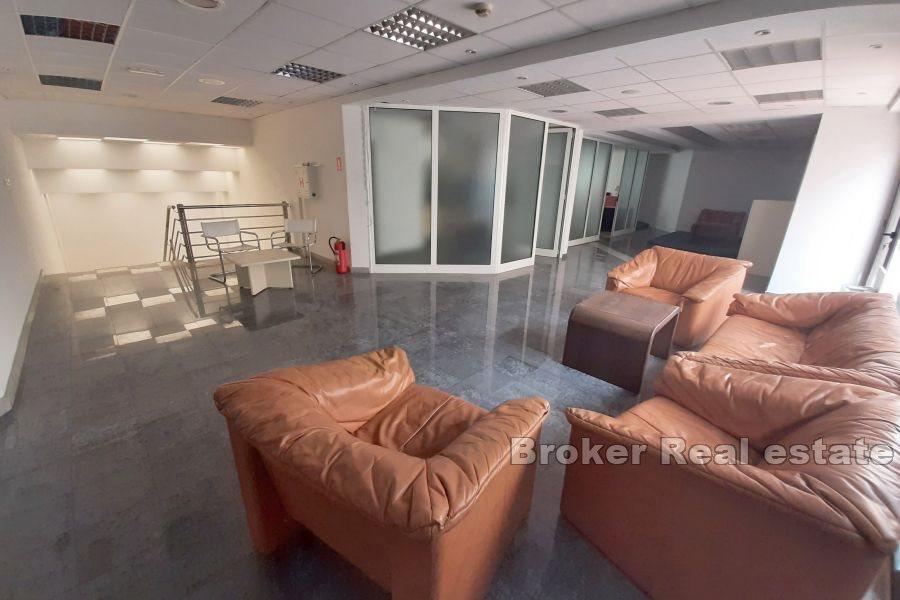 Split 3 - Espace de bureau spacieux dans un emplacement fréquent