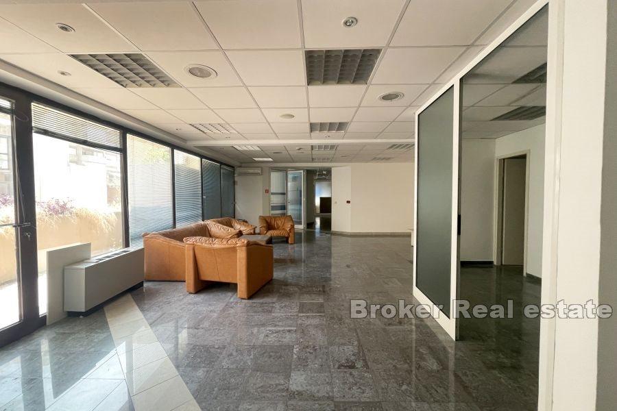 Сплит 3 - Просторное офисное помещение в часто посещаемом месте