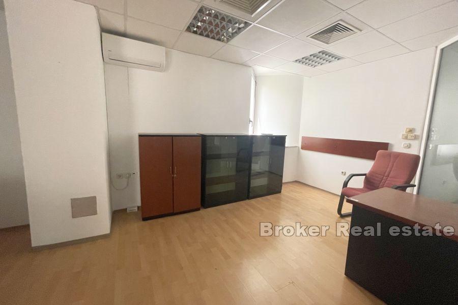 Сплит 3 - Просторное офисное помещение в часто посещаемом месте